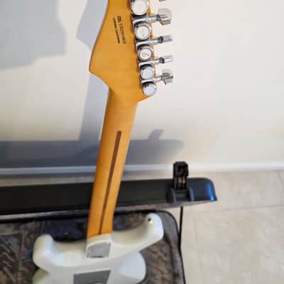 Fender American Ultra II Stratocaster with Maple Fretboard 2024 - Present - Avalanche image 5