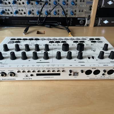 Abstrakt Instruments Avalon Bassline 2016 - White -TB-303 clone synth image 5
