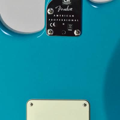 Fender American Professional II Stratocaster with Rosewood Fretboard 2020 - Present - Miami Blue image 10