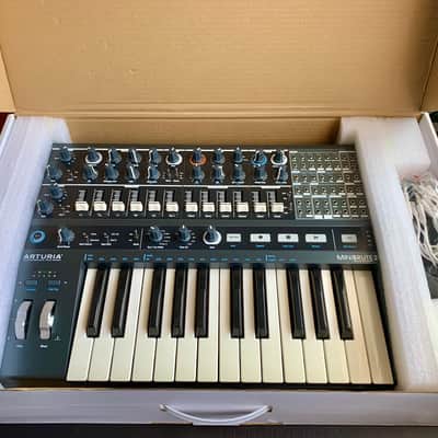 Arturia MiniBrute 2 Semi-Modular Analog Synthesizer & Step Sequencer 25-Key image 9