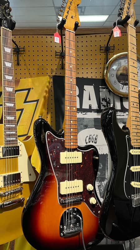 Fender Classic Player Jazzmaster Special with Pau Ferro Fretboard 2018 - 2019 - 3-Color Sunburst