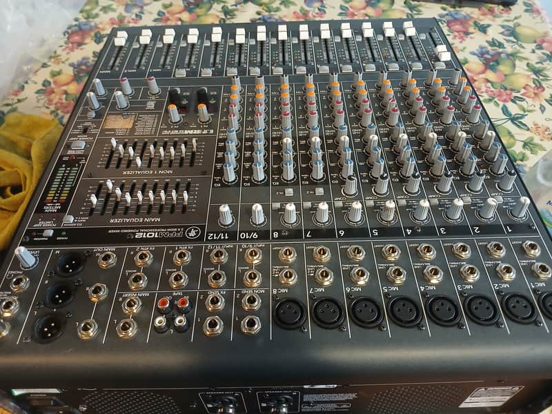 Mackie PPM1012 1600W Powered Desktop Mixer 2012 - Black/Grey image 1