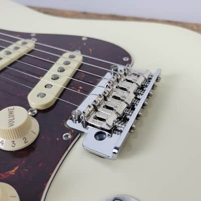 2022 Fender American Professional II Stratocaster Left Hand - Olympic White With OHSC image 15