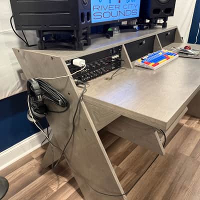 Output Platform Studio Desk with Keyboard Tray 2023 - Gray image 2