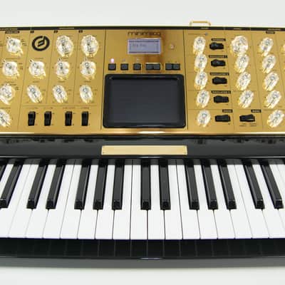 Moog Minimoog Voyager Gold LTD image 4