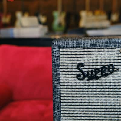 Supro 1965 697T / S6497 Combo Tremolo Valco Thunderbolt 1x15 Combo Guitar amplifier - With Original Jensen Speaker image 3
