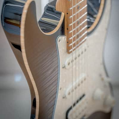 Suhr Standard Plus - Roasted Maple - Faded Trans Whale Blue Burst image 6