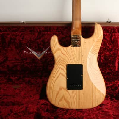 Fender Custom Shop Limited Edition Custom '62 Stratocaster Journeyman Relic with Closet Classic Gold Hardware 3A Rosewood Fingerboard Aged Natural CZ581418 image 2