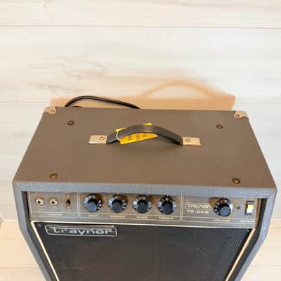 Traynor TS-25B Vintage 25-Watt 1x15 Solid State Bass Combo Amp Made in Canada 1970's image 7