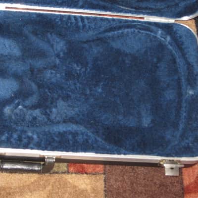 used Rickenbacker Hardshell Case for Model 620 electric guitar (NO guitar) from 1995, 2 Ball feet broke off (2 holes in plastic), Exterior plastic has some cracks,  EXT: Black Hard Plastic / Chrome HW / Handle: Black Molded Hard Plastic / INT: Blue Plush image 8