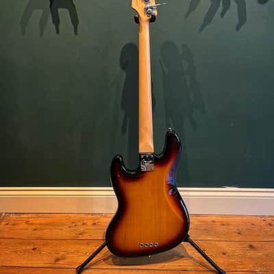 Fender American Series Jazz Bass with Maple Fretboard 2005 - 3-Color Sunburst image 2