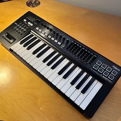 Roland A-300PRO 25-Key MIDI Keyboard Controller 2010 - Present - Black image 1