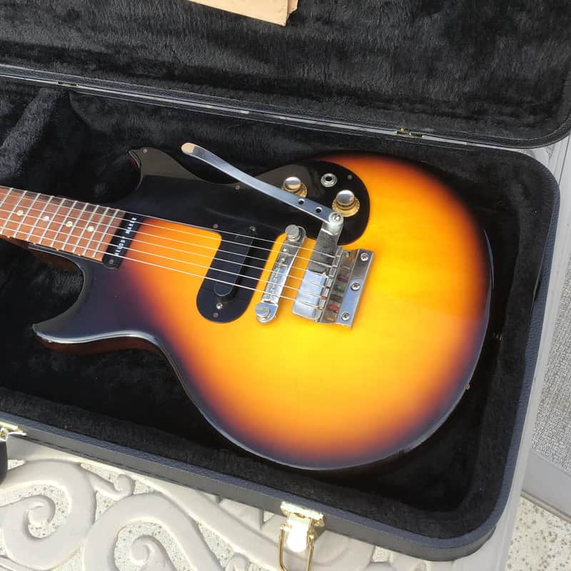 Gibson Melody Maker,Double Cut,1964 - Sunburst, single pickup,hard shell case,100% original,no mods, no repairs