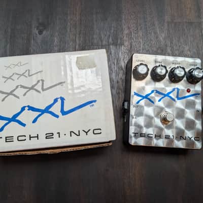 Tech 21 XXL Drive 1990s - Diamond Plate - With Box image 2