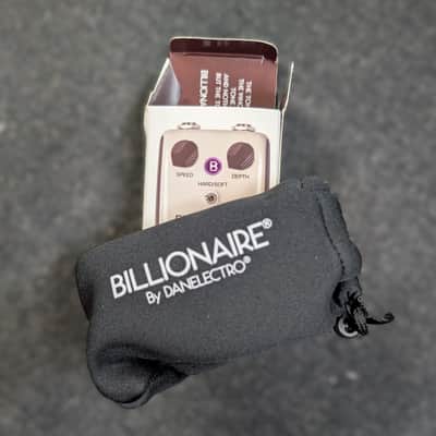 Danelectro Billionaire Filthy Rich Tremolo 2010s - Cream/Black image 2