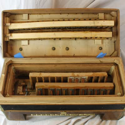 8423 - Antique Wood Sante Crucianelli & Figli Piano Accordion MM 34 60 - FIXER UPPER FOR PARTS OR REPAIR image 5