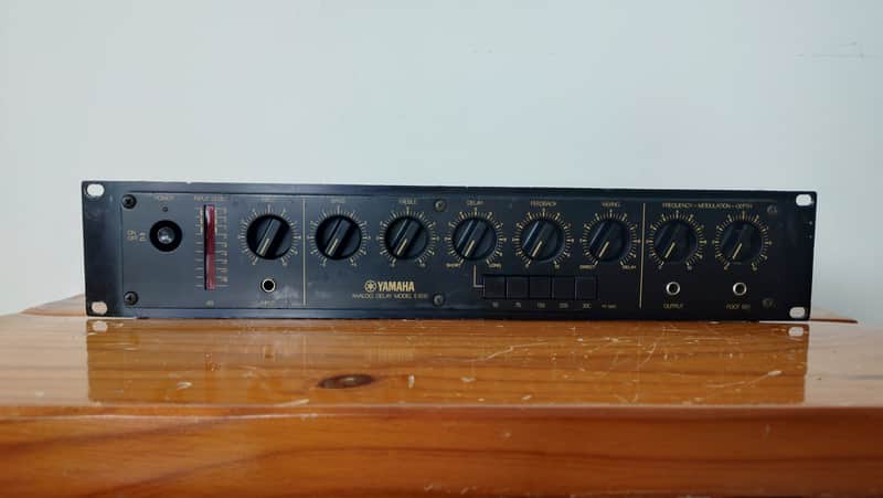 Yamaha E1010 : Analog Delay / Chorus / Vibrato / Flange imagen 1