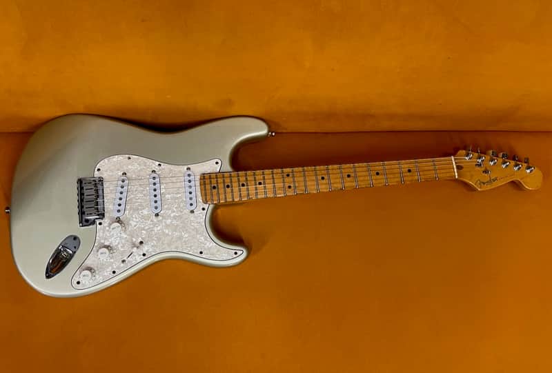 Fender Roadhouse Stratocaster with Maple Fretboard 1997 - Shoreline Gold image 1