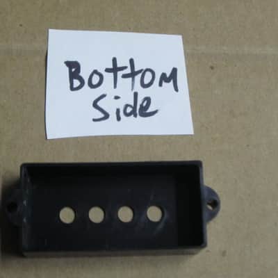 new + packaging (covers have some manufacturing imperfections) Allparts PC 0951-023 Black Pickup Cover Set (two individua covers) for Precision Bass / for P Bass - black, plastic, PC-0951-023 (never used, packaging opened to examine condition of covers) image 15