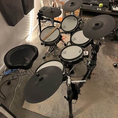 Roland TD-30K V-Drum Kit with Mesh Pads 2017, DW Hi Hat, Double Kick Pedals, Throne included!