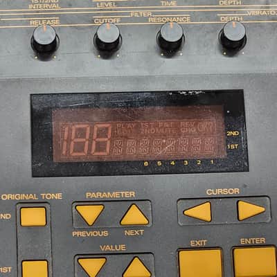 Roland Gr1 guitar synth image 4