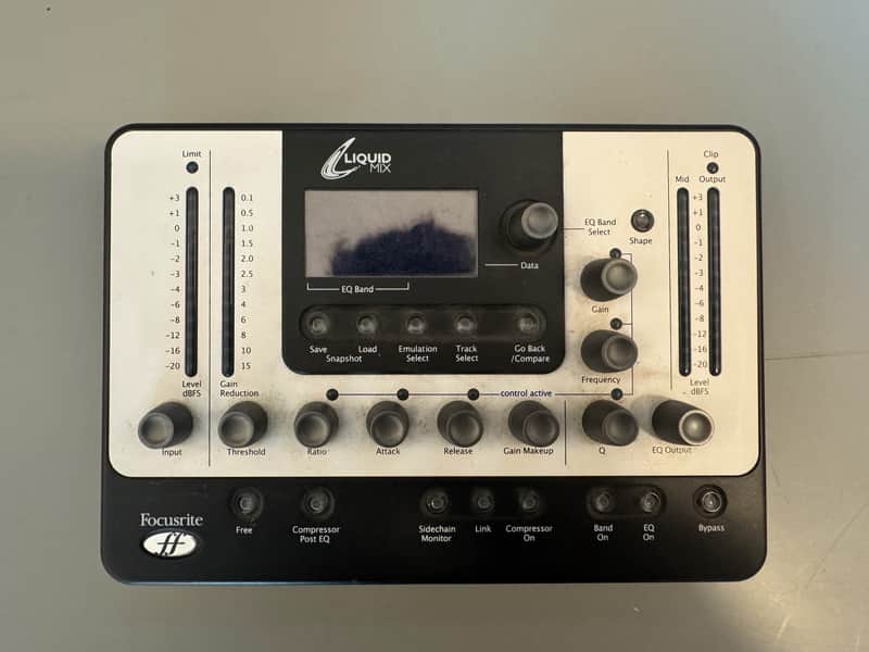 Focusrite Liquid Mix 32 2010s - Silver image 1