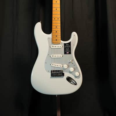 Fender American Ultra II Stratocaster with Maple Fretboard 2025 Avalanche image 3