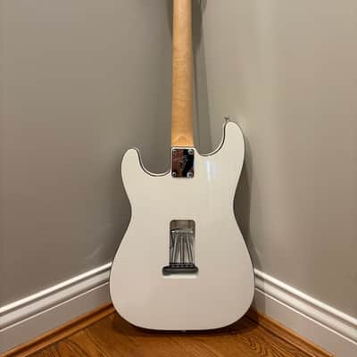 Unbranded Stratocaster partscaster - White w/black binding image 8