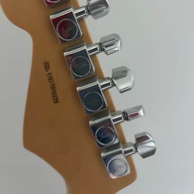 Fender American Professional Stratocaster with Maple Fretboard 2017 - 2019 - Natural image 6