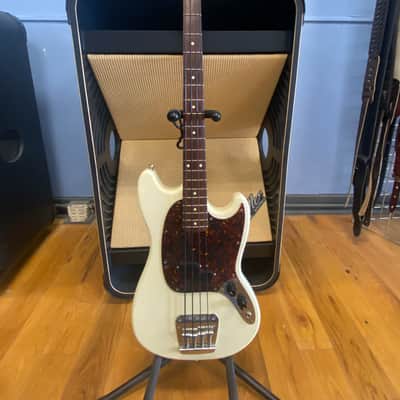 Fender Mustang 4 string bass 2002-2004 - White with Case image 1