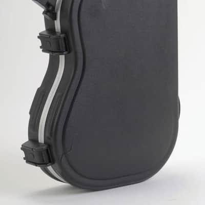 SKB Shaped Electric Hardshell - TSA Latch, Over-Molded Handle image 4