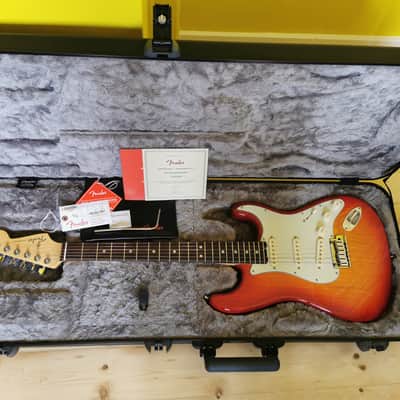 Fender American Elite Stratocaster RW Aged Cherry Burst image 15