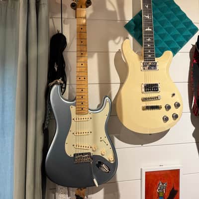 Fender American Deluxe Stratocaster Plus w/OHSC, 3 Personality Cards Mystic Ice Blue image 2