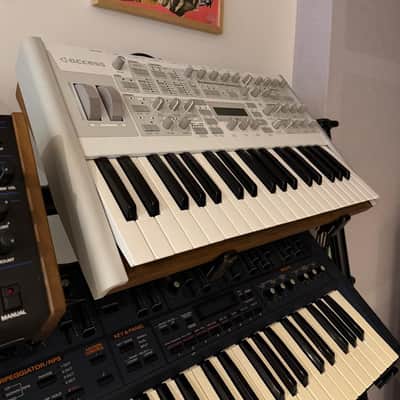 Access Virus TI2 Polar 37-Key Digital Synthesizer 2009 - 2023 - White