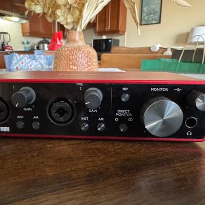 Focusrite Scarlett 2i2 3rd Gen USB Audio Interface 2019 - Present - Red / Black image 2
