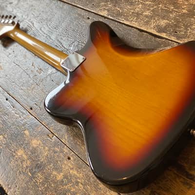 Fender Japan Jaguar 1966 Reissue P-Serial CIJ 1999-02 Alder Three Tone Sunburst image 5