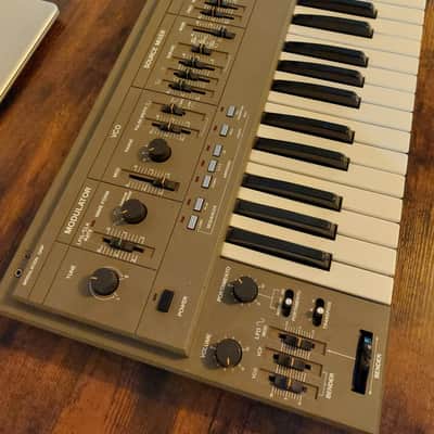 Roland SH-101 Monophonic Analog Synthesizer 1984 image 2