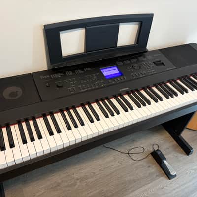 Yamaha DGX-660 Arranger Piano with Stand 2016 - Present - Black