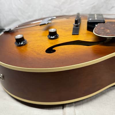 Godin 5th Avenue CW Kingpin II 2 Archtop Hollowbody Guitar with Soft Case 2003 image 18