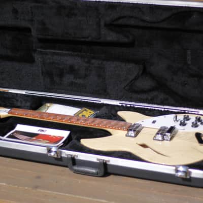 Rickenbacker 330 24-fret 2007 - Mapleglow image 3