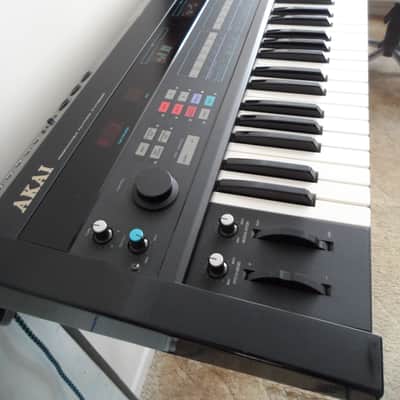Akai AX80 analog synthesizer 1980s - Grey image 3