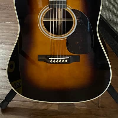 Martin D-28 Sunburst D28 #2651854 4lbs 7oz USA Made image 2