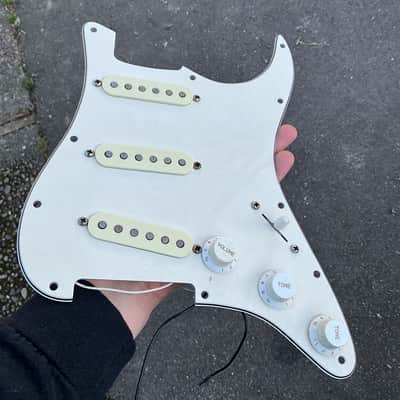1980 Fender Stratocaster Loaded Pickguard Guard Pickups Pots - White image 2