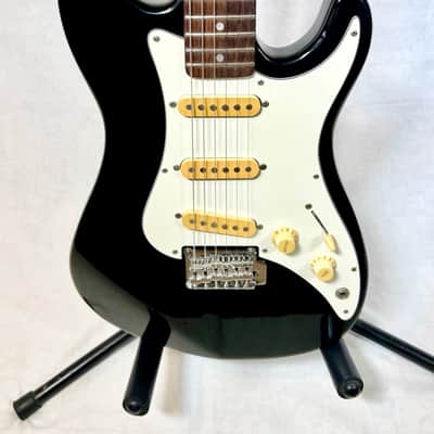 RARE EXCELLENT VINTAGE 1989 FENDER  SQUIER BULLET ELECTRIC GUITAR & USA MOLDED CASE L@@K image 3
