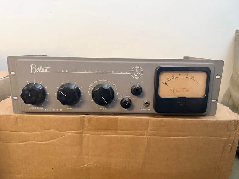 Berlant Concertone preamp 1950-1960 - Dark grey image 1