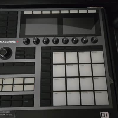 Native Instruments Maschine Plus 2020 - Present - Black image 2