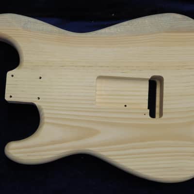1 Piece 40yr Aged Pine Strat Style body - 3lbs 7oz #3667 *IMPORT CHARGES INCLUDED image 7