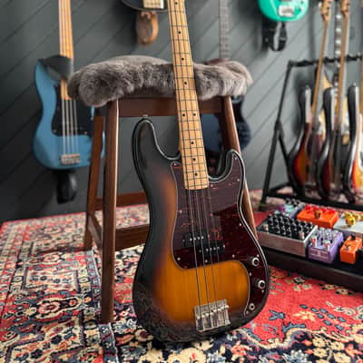 GUYATONE VB-28 VIOLIN BASS - MIJ VINTAGE MATSUMOKU BUILD - w/HSC
