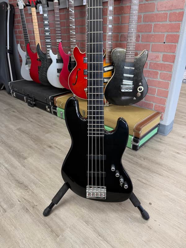 Squier Deluxe Jazz Bass Active V image 1