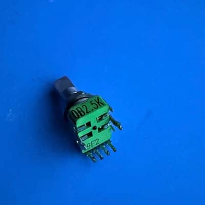 AKAI MPK 25 APC40 MKI MIDI Controller Part: ALPHA Potentiometer 2.5KB Pot image 6